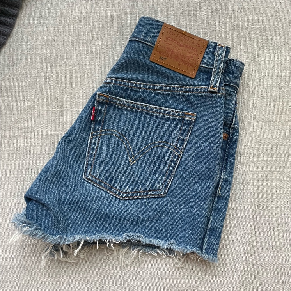 Levis 501 denim shorts (size 24)